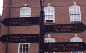 Black metal fingerpost, signs to town centre locations. © Farnham Town Council