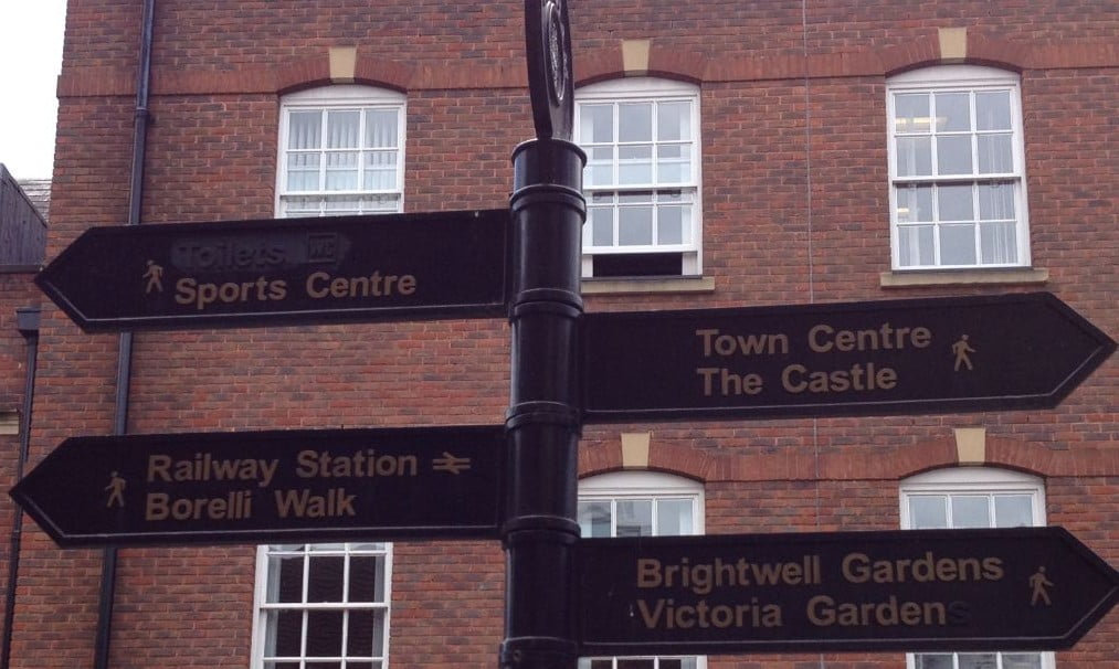 Black metal fingerpost, signs to town centre locations. © Farnham Town Council