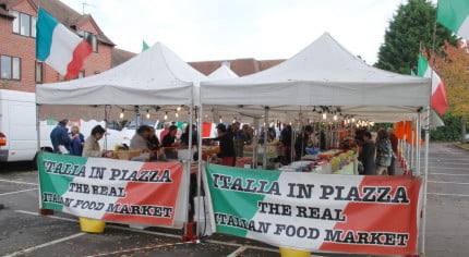 Red, green and white, Italia in Piazza banners on side of market stalls.