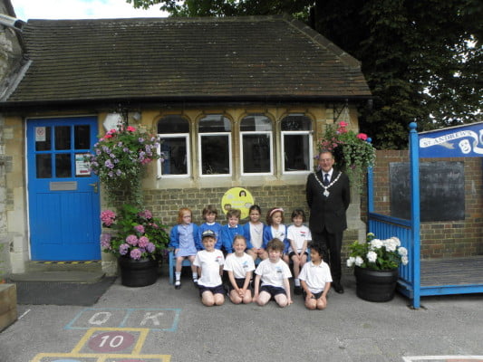 School children, Mayor, school, hanging baskets.