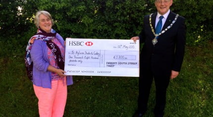 Mayor hands large cheque to lady.