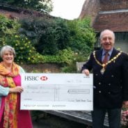 The Mayor of Farnham, Cllr John Ward presents a cheque to Jo Aylwin.