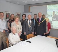 Group of people with the Mayor.