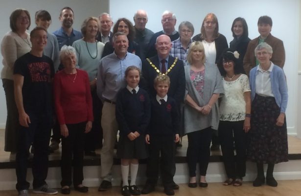 Group of people with the Mayor.