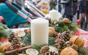 Christmas table decoration on a market stall