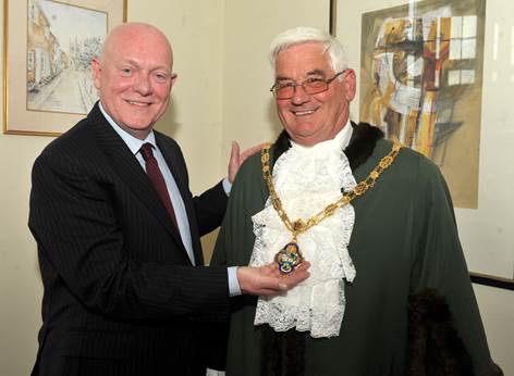 Cllr Mike Hodge with newly elected Mayor of Farnham Cllr David Attfield