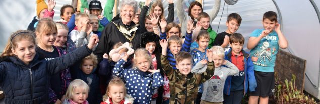 Group of young children with the Mayor
