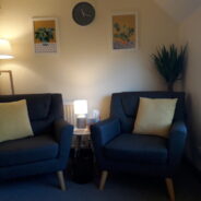 A room with two armchairs side by side.
