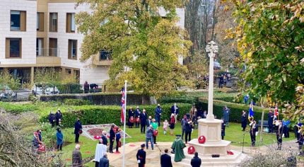 Mayor of Farnham laying a wreath at the war memorial in Gostrey Meadow for Remembrance Sunday 2020