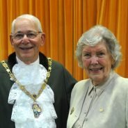 A photo of the new Mayor of Farnham, Councillor Alan Earwaker alongside retiring mayor Councillor Pat Evans