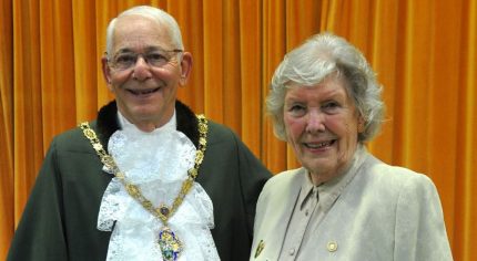 A photo of the new Mayor of Farnham, Councillor Alan Earwaker alongside retiring mayor Councillor Pat Evans