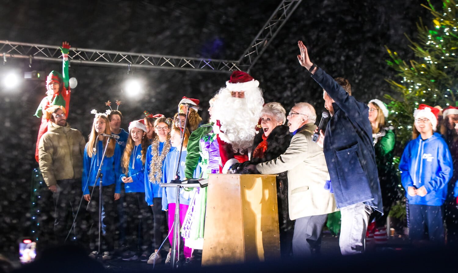Christmas lights switch-on 2023 - Farnham Town Council