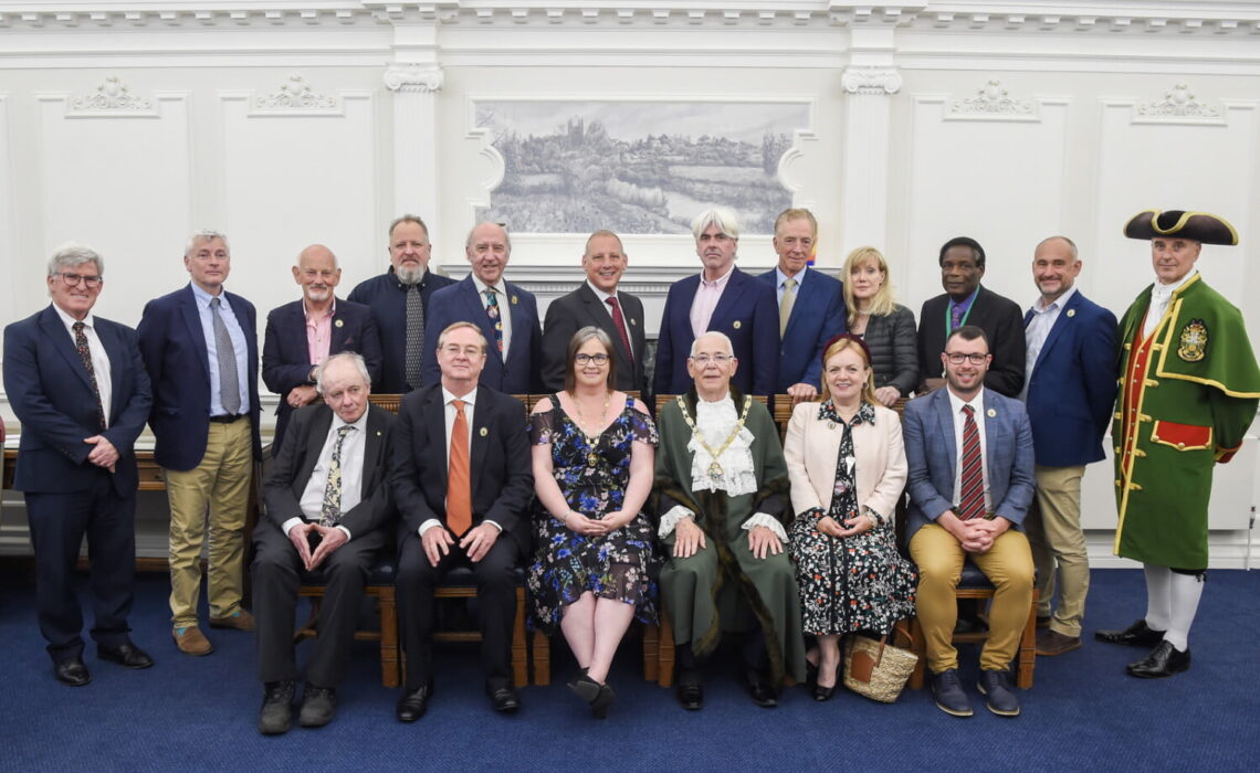 Find out how to contact your Town Councillor.