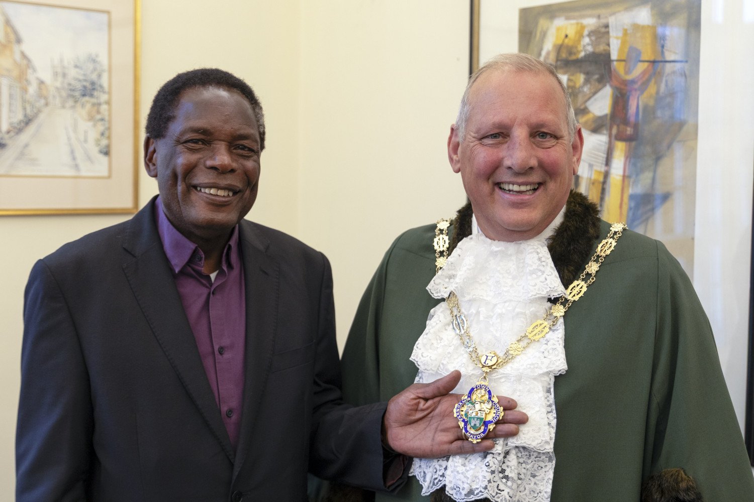 Farnham welcomes new Mayor as Councillor George Murray takes the chain ...