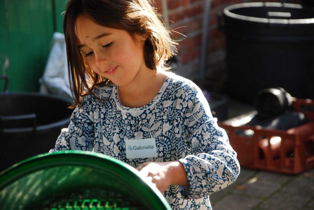 Bloomin Kids Emptying A Pot 1024x685 1.jpg